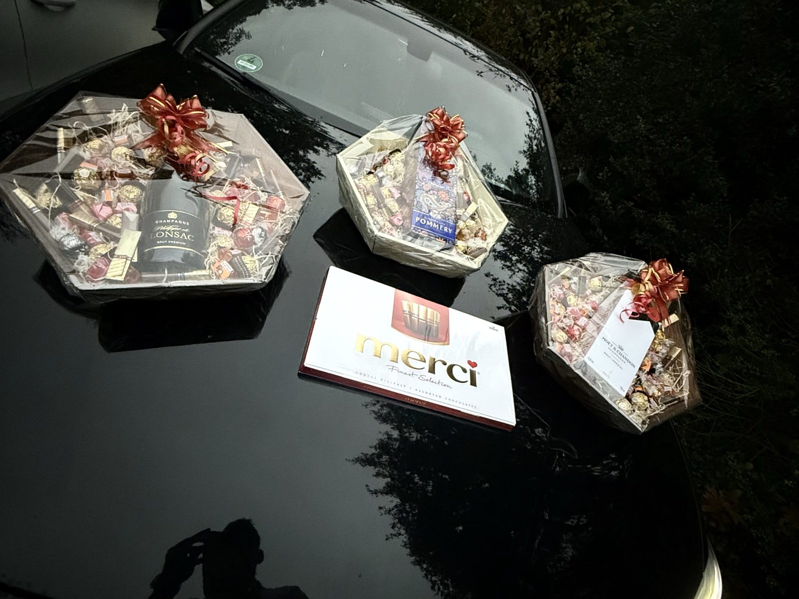 Kleine Geschenkkörbe mit Schokolade als Dankeschön zum Notartermin