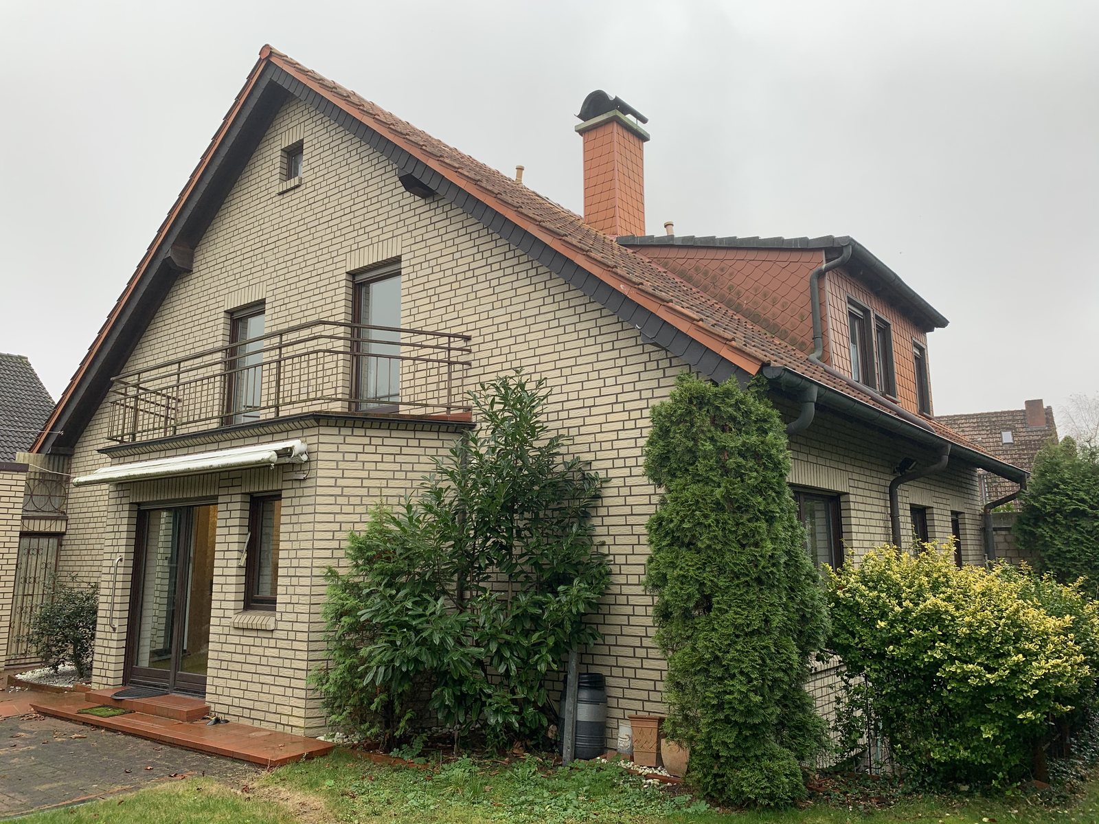 Verkauftes Einfamilienhaus mit Klinkerfassade und Balkon in Münster-Sudmühle